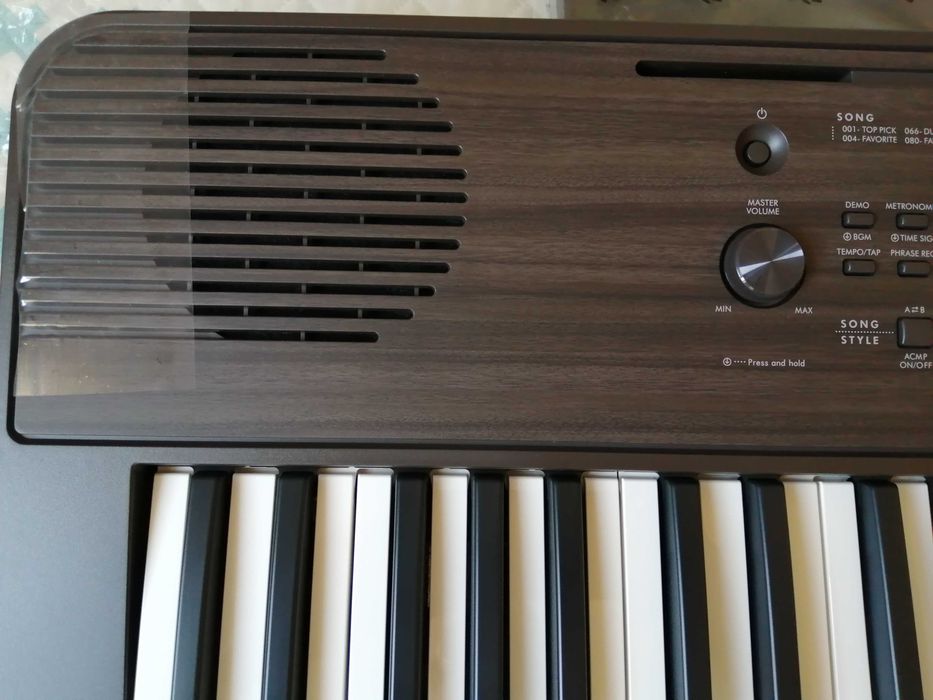 Yamaha PSR E360 Teclado Portátil Novo