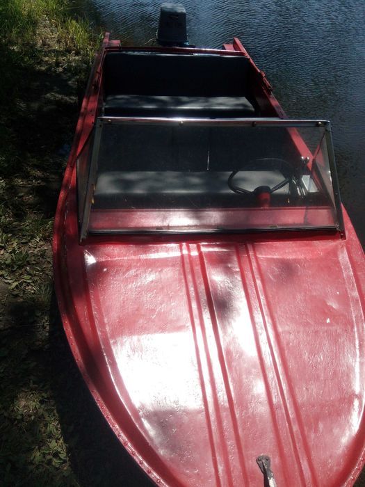 Човен  *Крим*, двигун "Вихор"