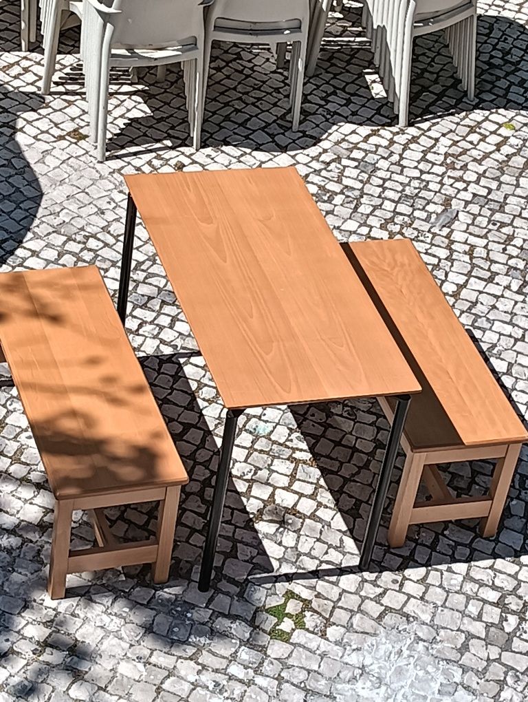 Conjunto de mesa e bancos corridos (5 conjuntos)