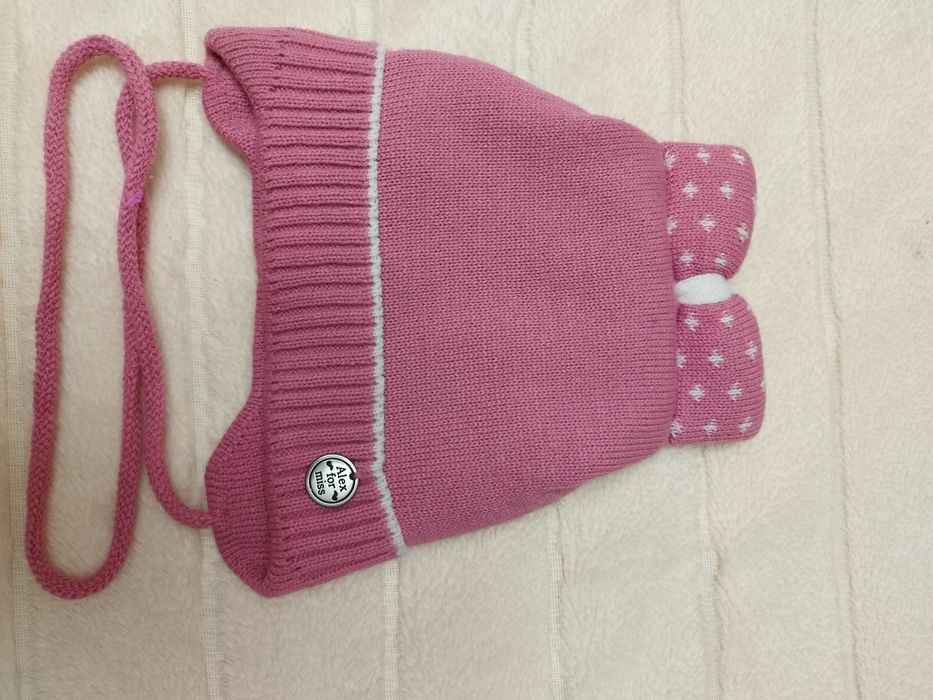 Зимова шапка на дівчинку