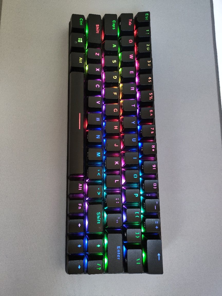 Teclado mecânico para jogos RGB