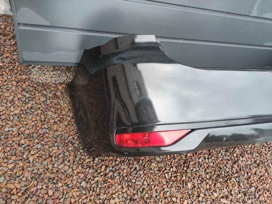 Toyota Avensis FL zderzak tył sedan 12-15