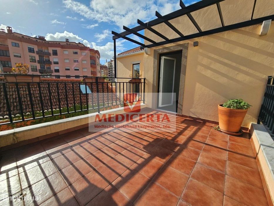 Massamá - Centro T2 (85m2) + Terraço Totalmente remodelado