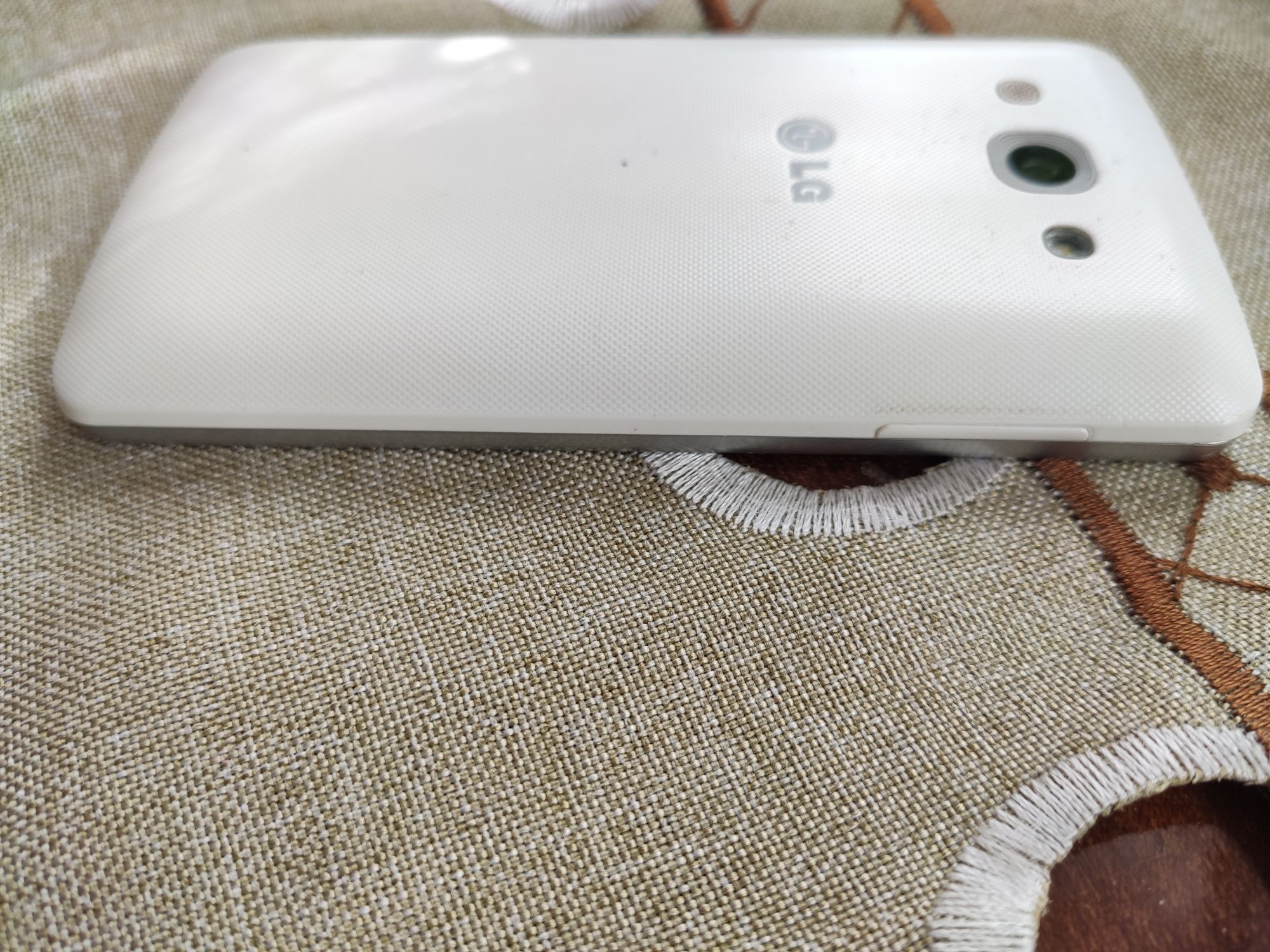 LG L60 Dual X135. Смартфон