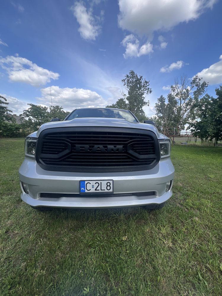 Dodge RAM 1500 4x4 pickup 2015r