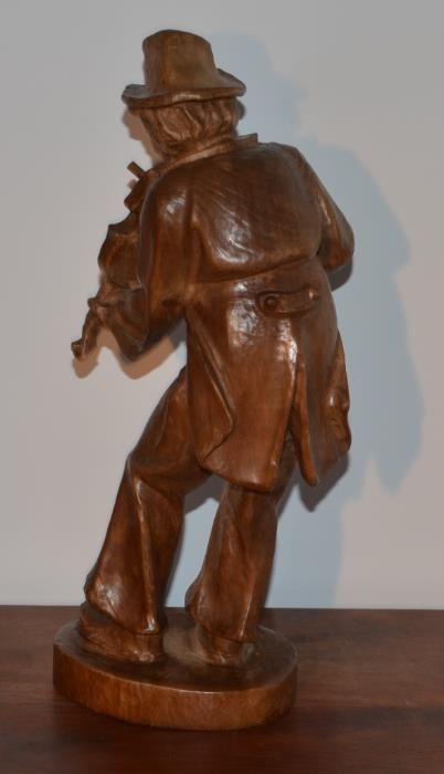 Estatueta esculpida em Madeira Maciça – Músico Violinista