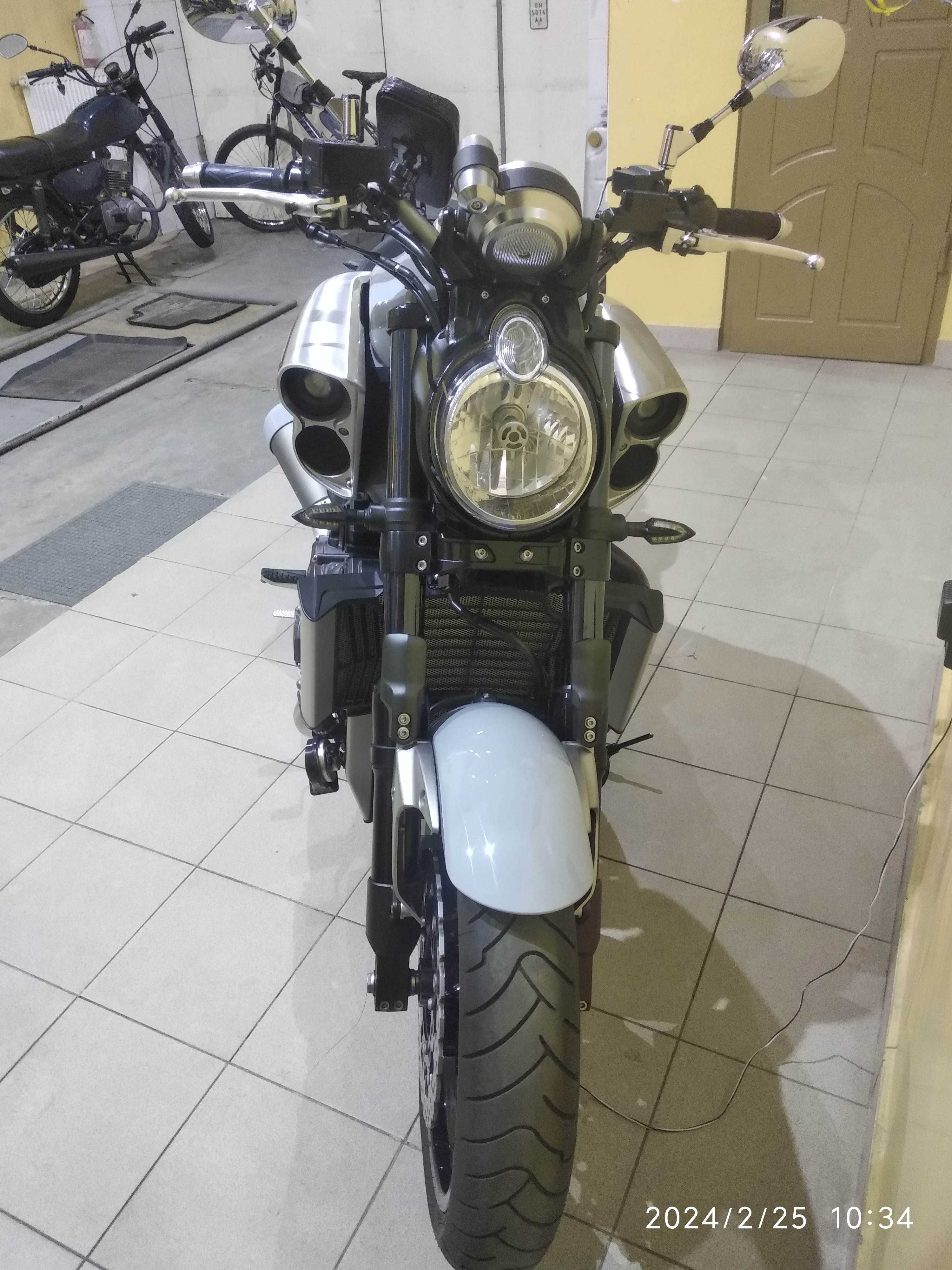 Продам мотоцикл Ямаха V-max 1700 2014 года выпуска