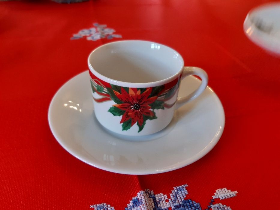 Pratos de  Doce Porcelana Inglesa / Chávenas Café Publicidade  e Natal