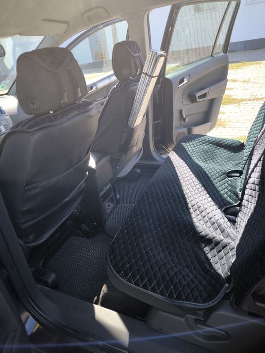 Опель зафіра Б 7 мєсна,1,6,бензин 2006 рік