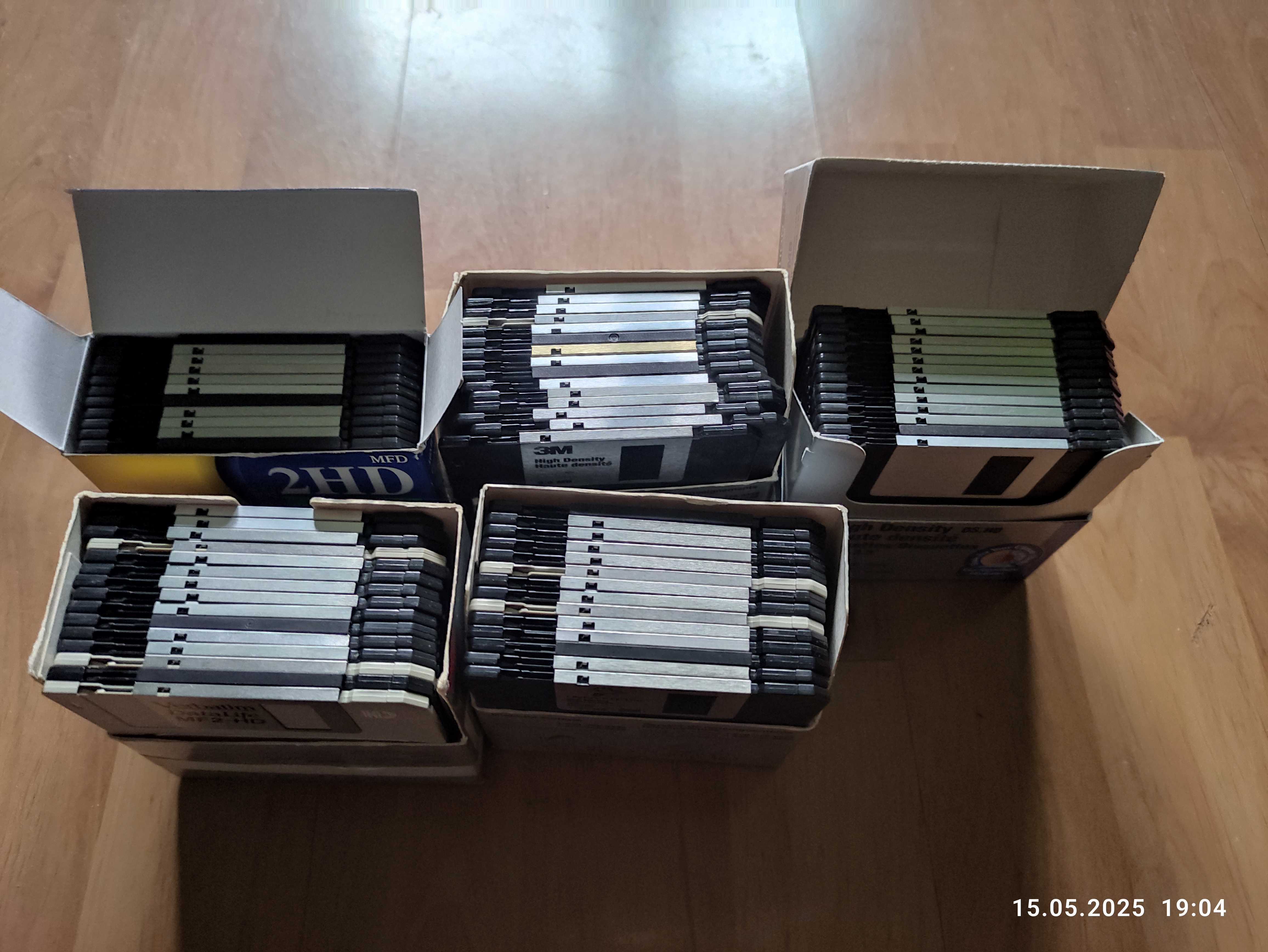 69 dyskietek floppy 3,5 cala - sprawne, sformatowane