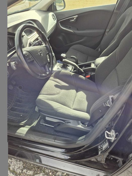 Volvo V40 (ano:2018; Km:281mil)