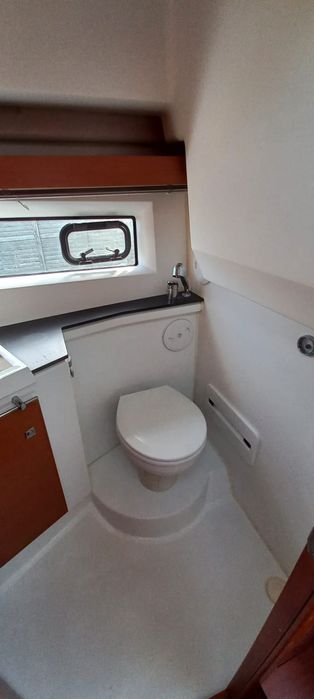 Jacht motorowy jeanneau, łódź motorowa