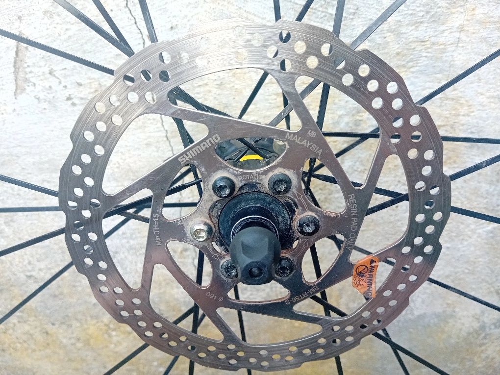 Roda da frente Mavic 29