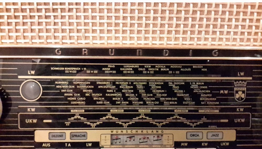 Винтажный ламповый радиоприёмник GRUNDIG с эквалайзером.