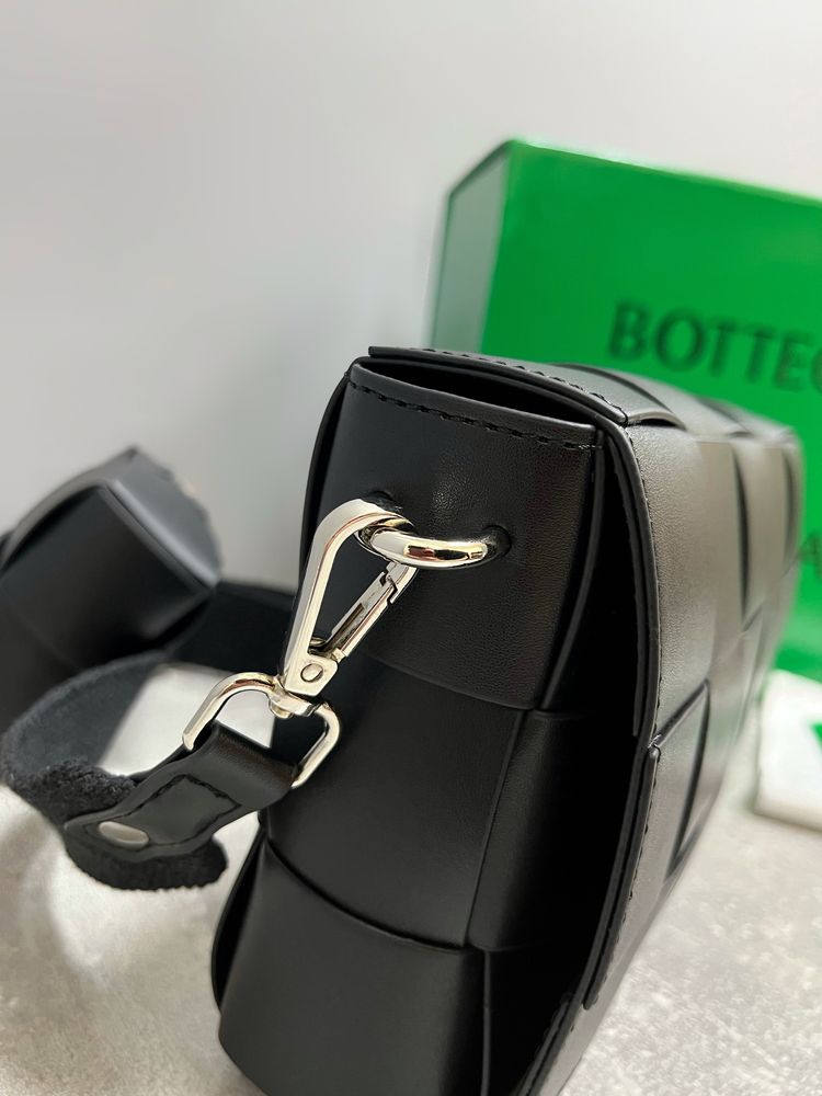 Bottega Veneta Cassette сумка чорна шкіряна чоловіча мужская