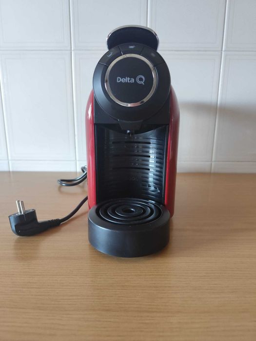 Máquina de Café Cápsulas Delta Q QOOL Evolution Vermenlha