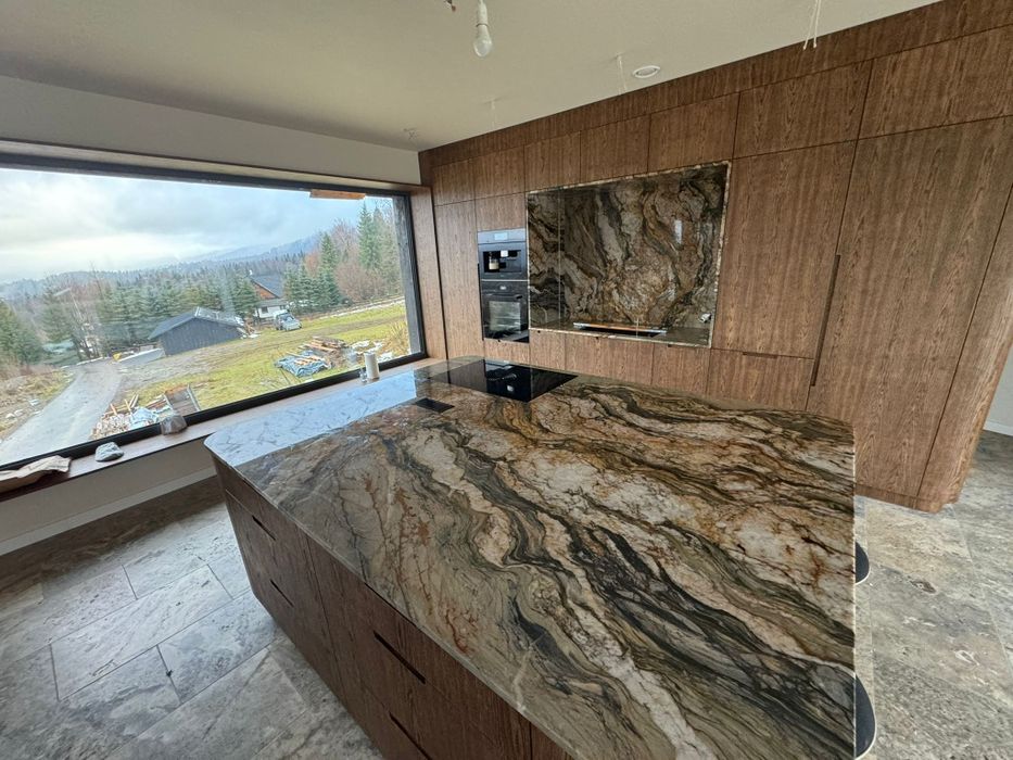 Blaty kuchenne, schody, oraz kominki z granitu, konglomeratu , spieku