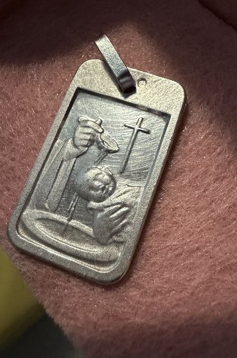 Medalha em prata de batismo