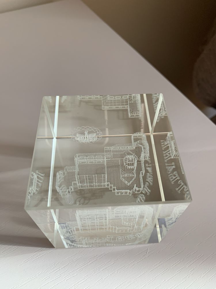 Куб з лазерною голограмою в кришталі Промінвестбанк, декор, скляний