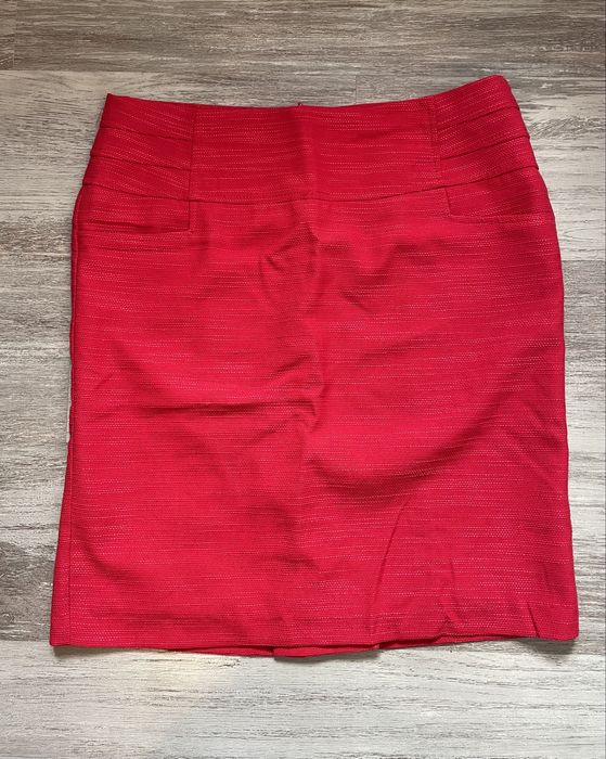 Saia vermelha com relevos (Atmosphere, tamanho 42)