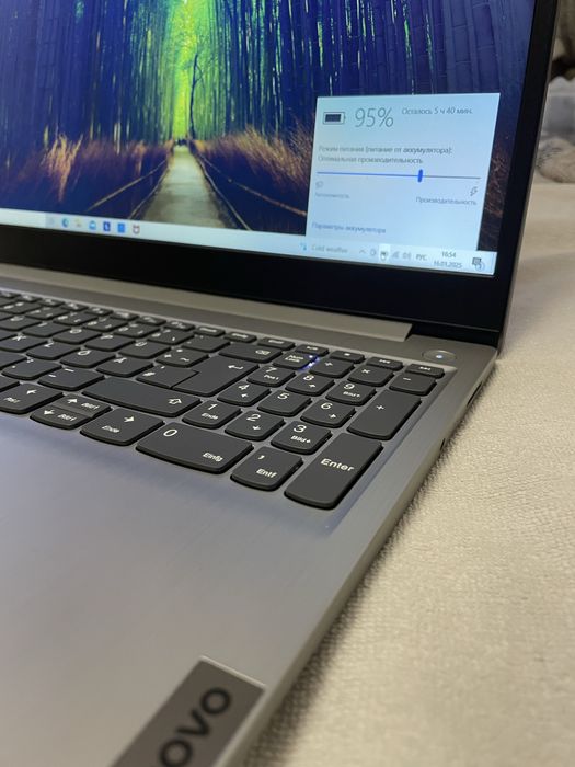 Ноутбук Lenovo IdeaPad 3 15IIL05. Model 81WE