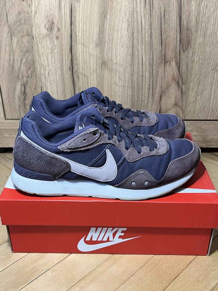 Кросівки Nike WMNS VENTURE RUNNER 40 розмір 25,5 см