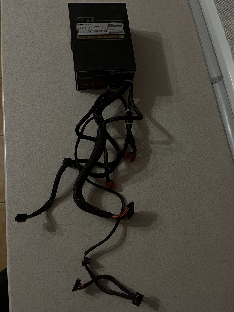 Блок живлення Chieftec Navitas GMP-1250C