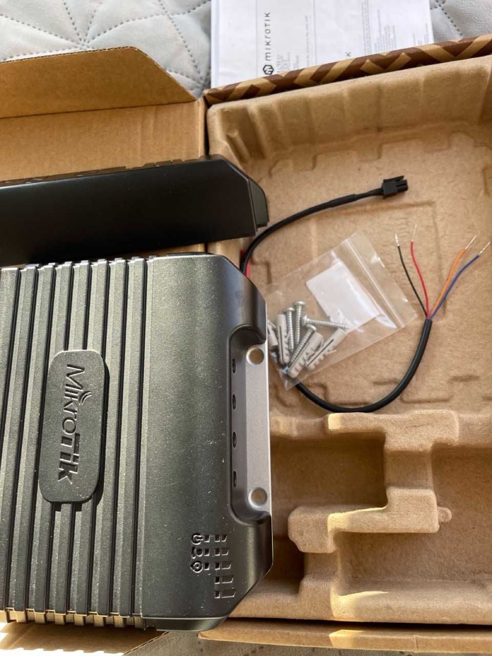 MikroTik – LtAP LR8 LTE6 kit (LTAP-2HND&FG621-EA&LR8G)