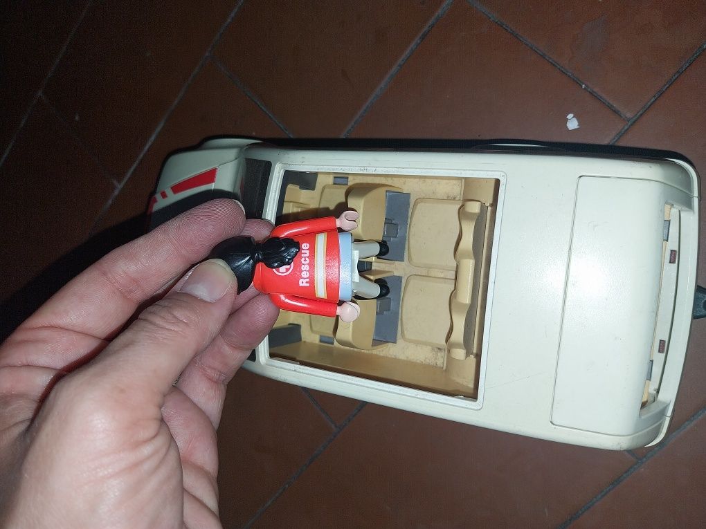 Ambulância playmobil ano 2006