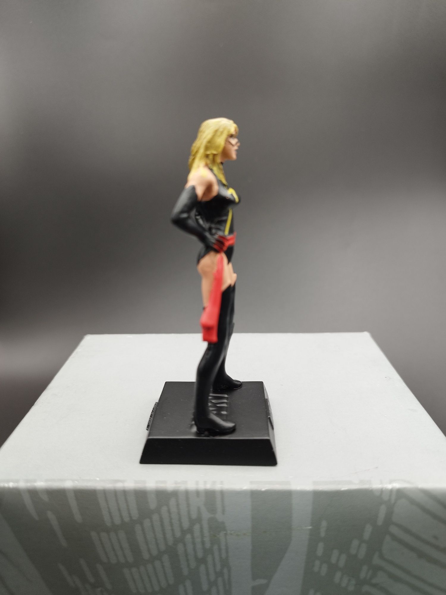 Figurka Marvel klasyczna Ms. Marvel #41 ok 8 cm figurka