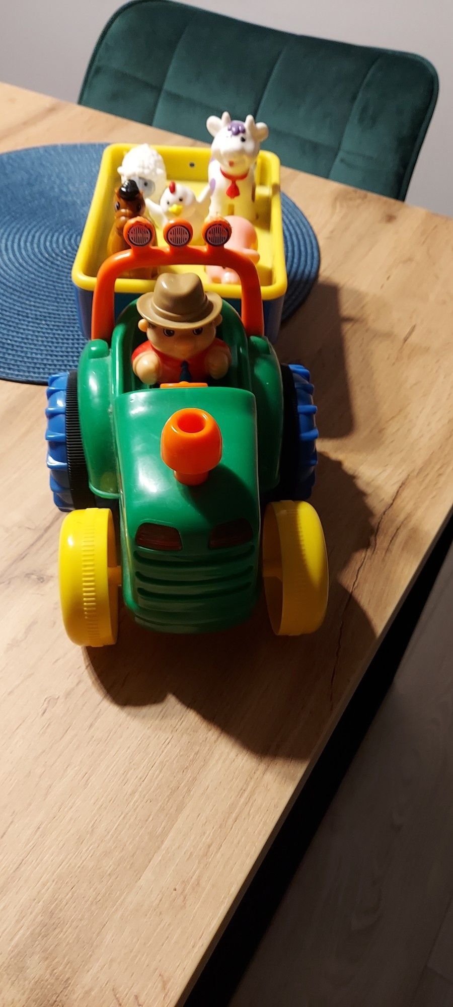 Dumel traktor farmer z przyczepą