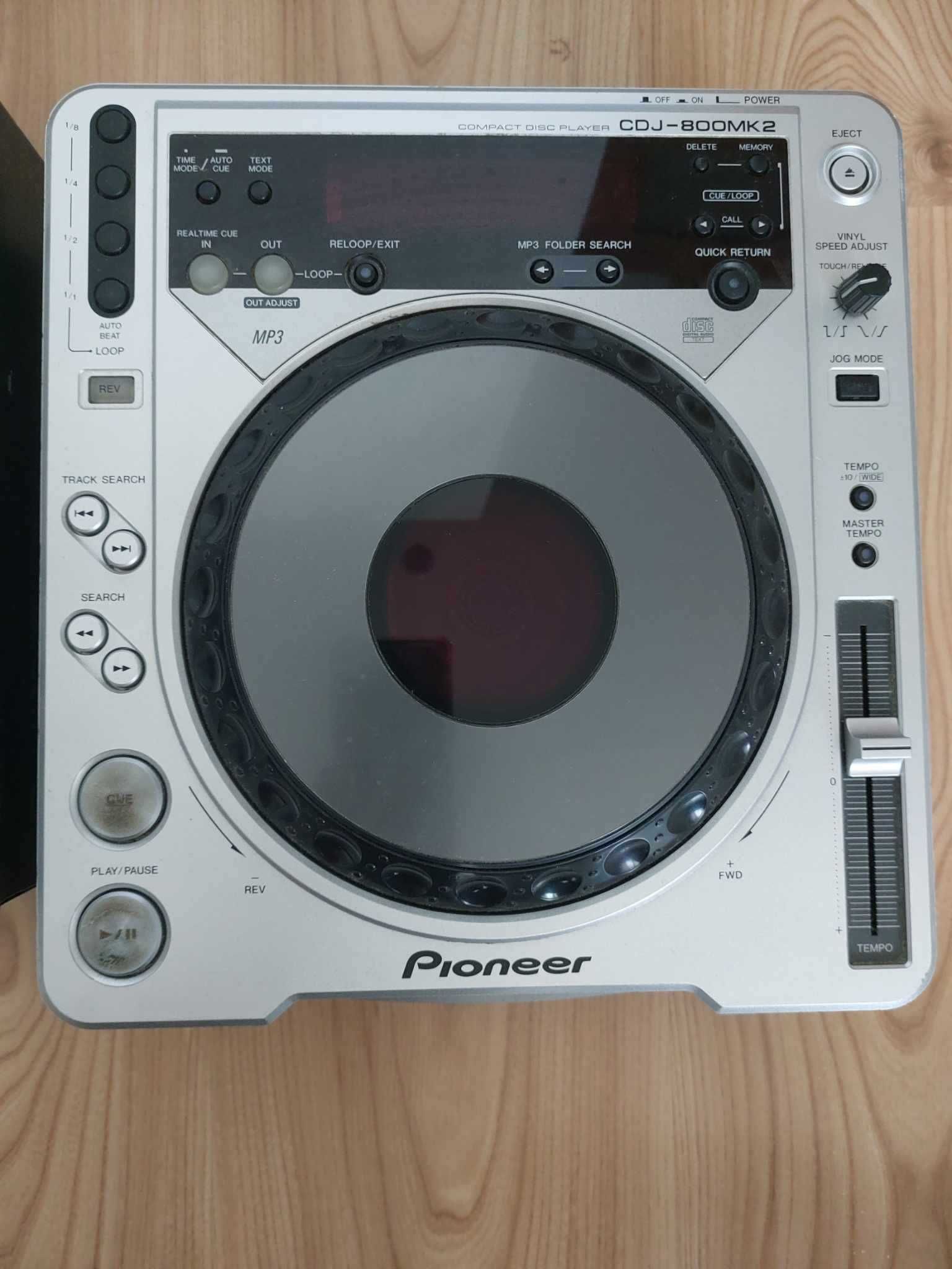 DJM 400 Pioneer (mikser) , CDJ 800 MK2 2 szt. z plus case.