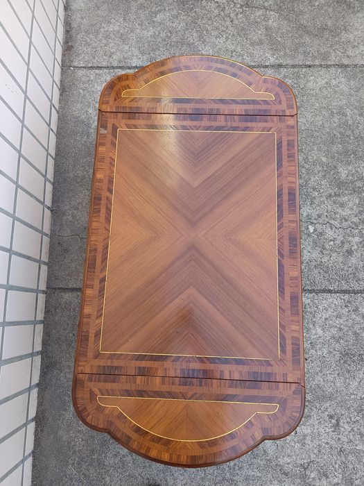 Mesa de centro ao estilo inglês