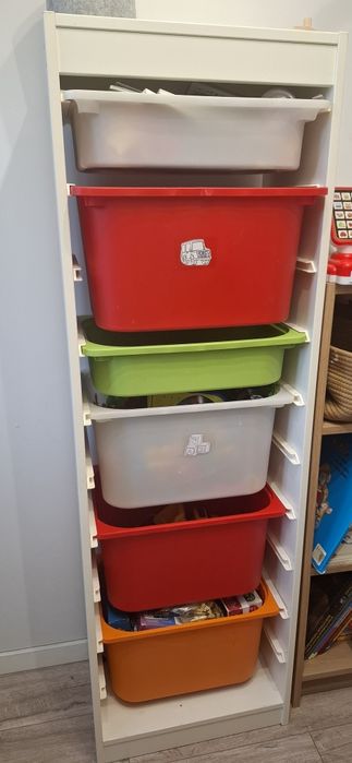 Ikea trofast z pudełkami