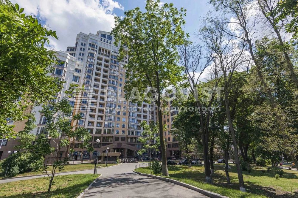 Грушевського 9-а Ціна 1 800 000 $