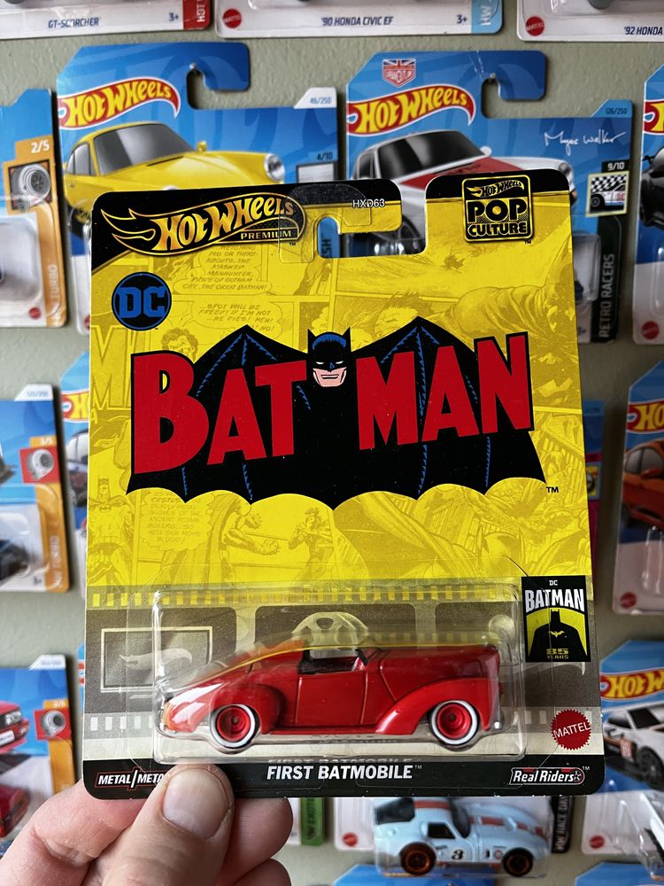 Hot wheels premium Batman First Batmobile