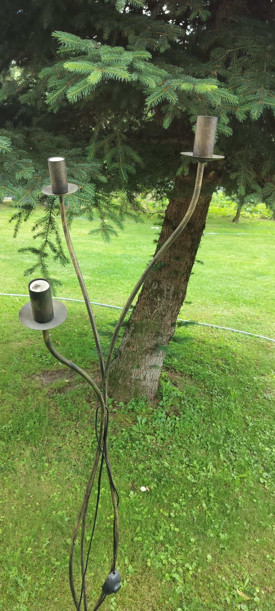 Lampa stojąca kolor stare złoto