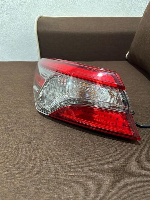 Toyota Camry 70 задні ліхтарі