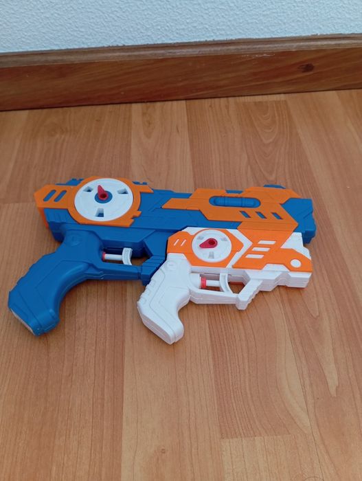 Pistolas  de água
