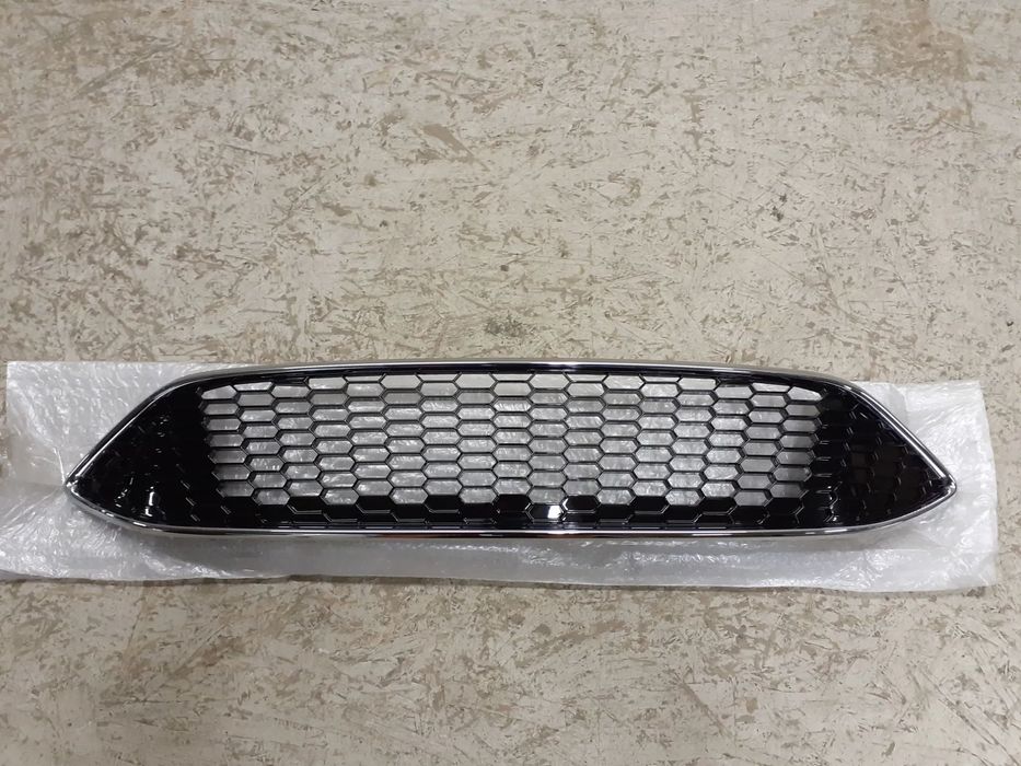 GRILL ATRAPA FORD FOCUS MK3 LIFT ST LINE 2014-2018R F1EJ-8200