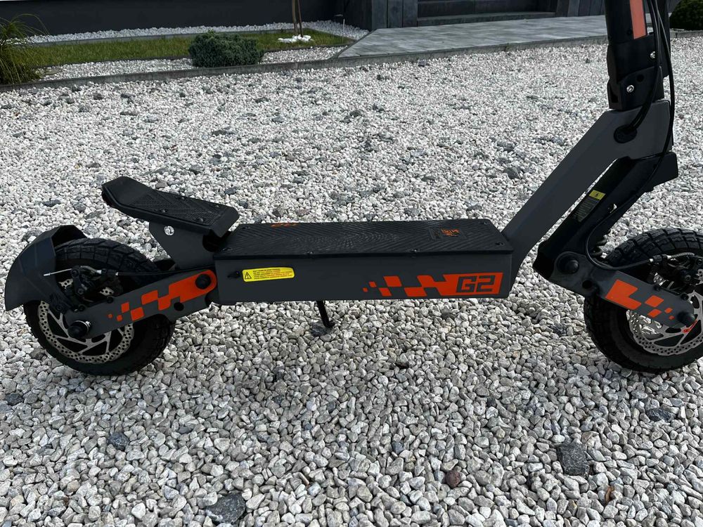 Hulajnoga elektyrczna marki Kukirin model g2