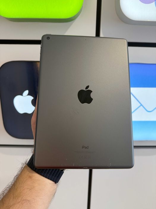 Apple iPad 7 128GB Space Gray c чехлом защитным