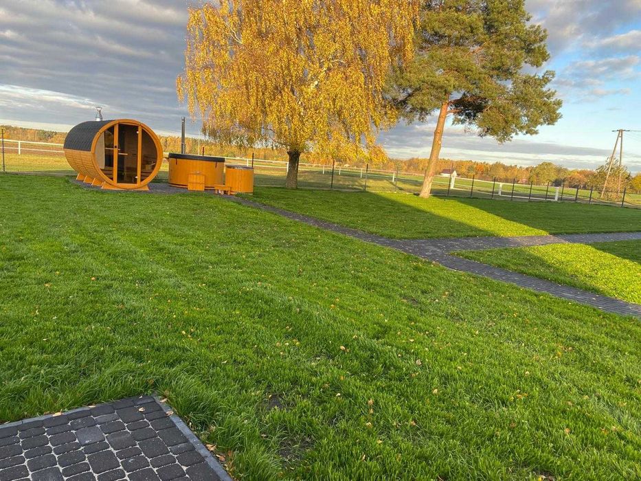 Siedlisko, gospodarstwo rolne w pięknej okolicy, dom ze stajnią