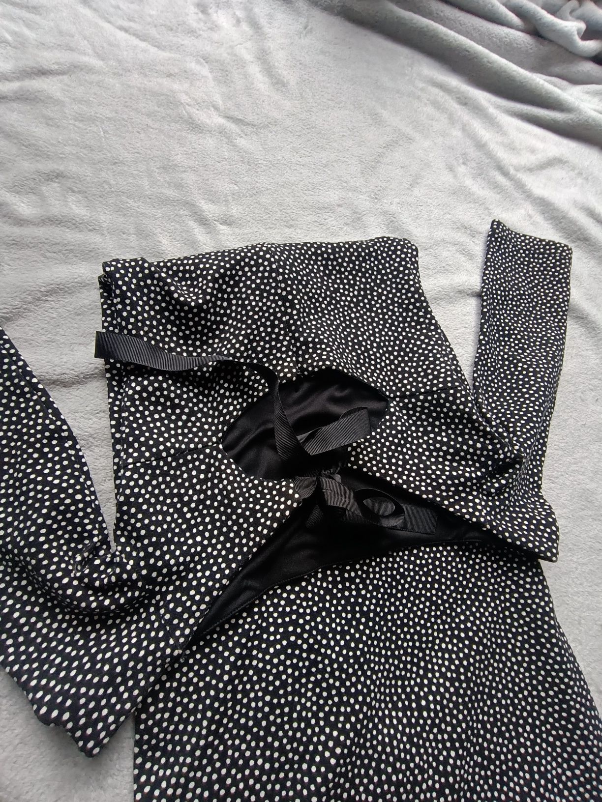 Sukienka midi obcisła Zara xs czarna w kropki, groszki