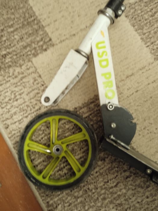 Самокат детский на запчасти или под восстановление.