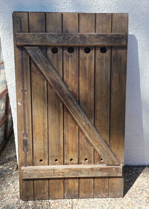 Janelas de madeira exteriores antigas usadas