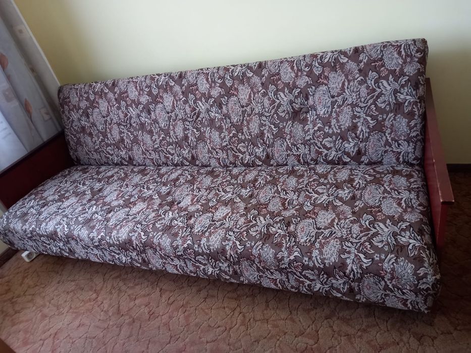 Tapczan, kanapa, łóżko dwuosobowe.