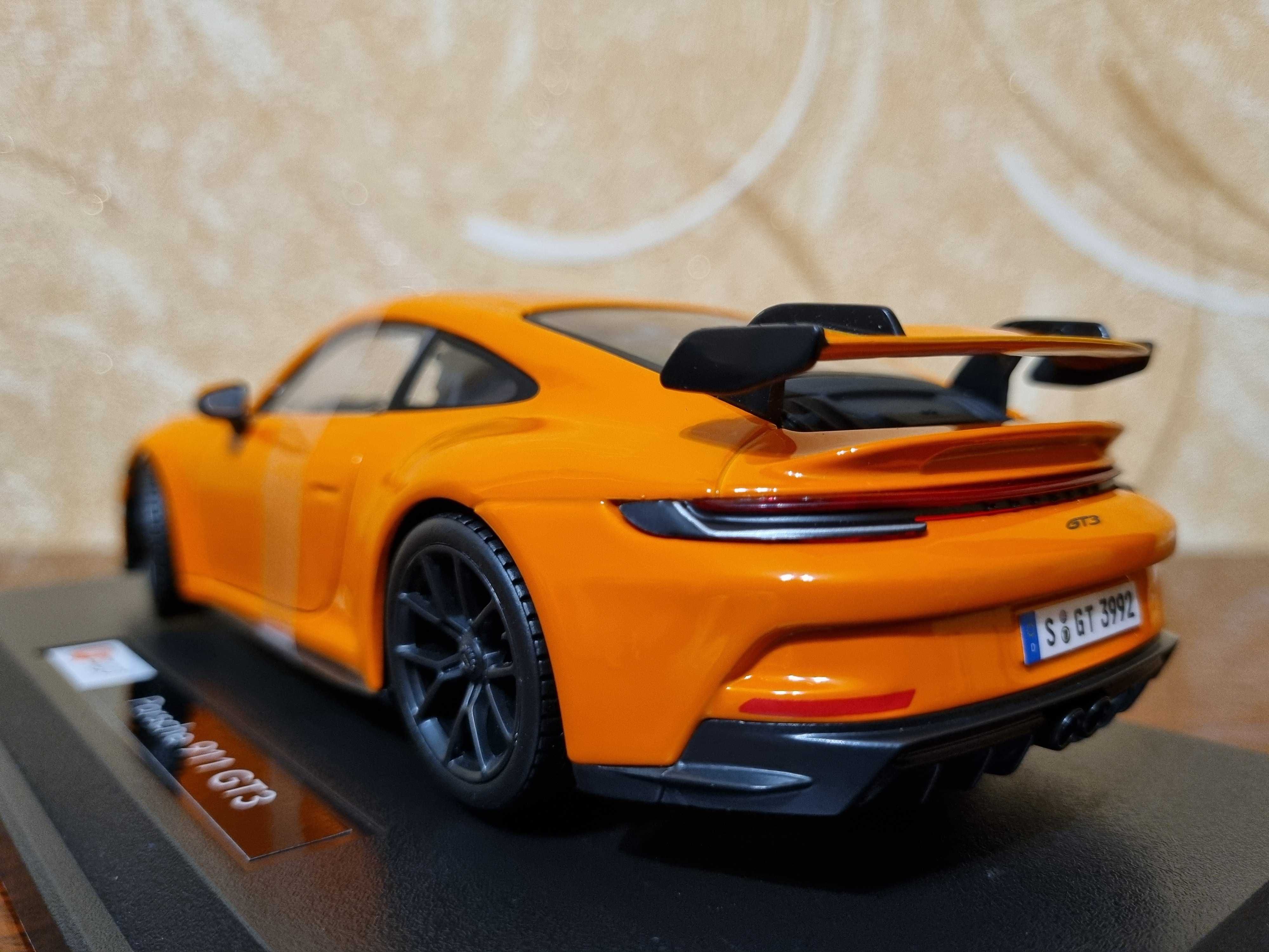 Модель автомобіля Bburago 1:24 Porsche 911 GT3