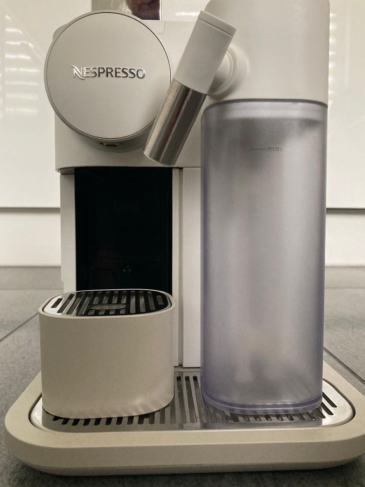 Ekspres DeLonghi Nespresso Gran Lattissima EN640W