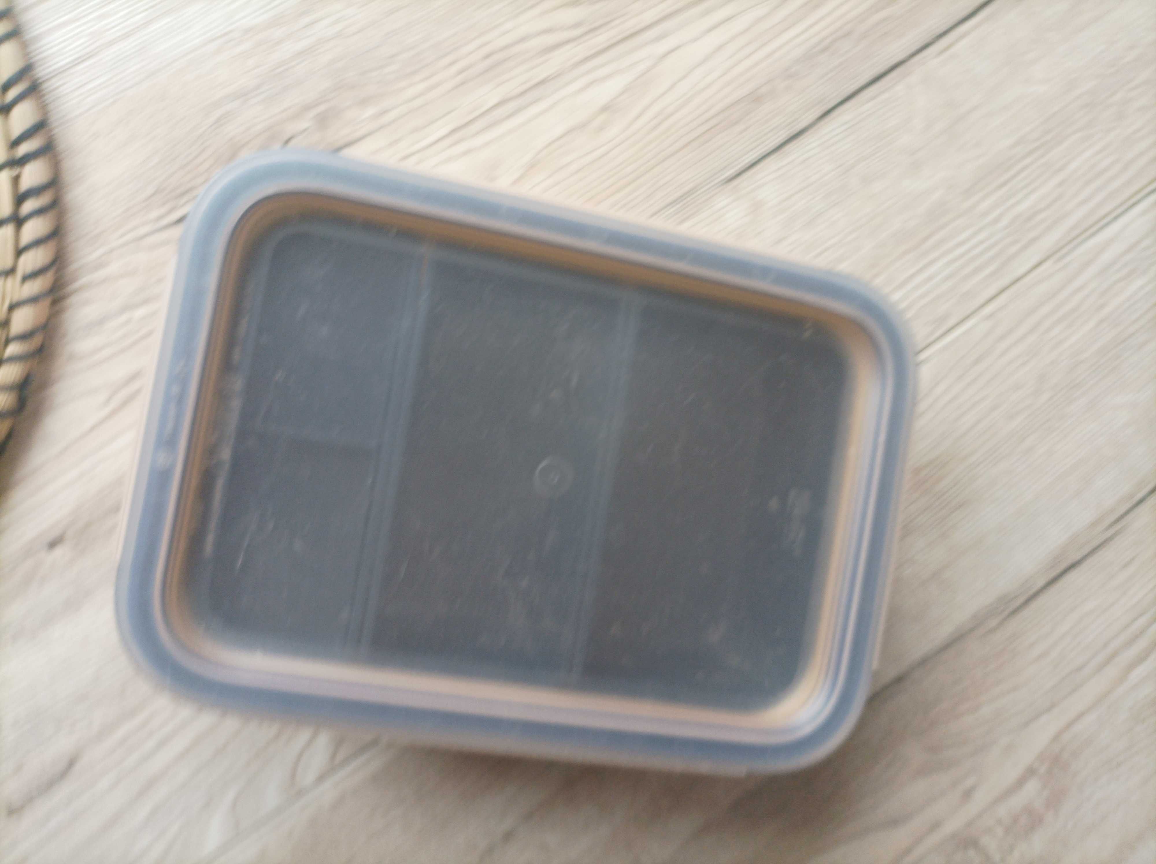 Lunchbox Ikea granatowy pojemnik na żywność